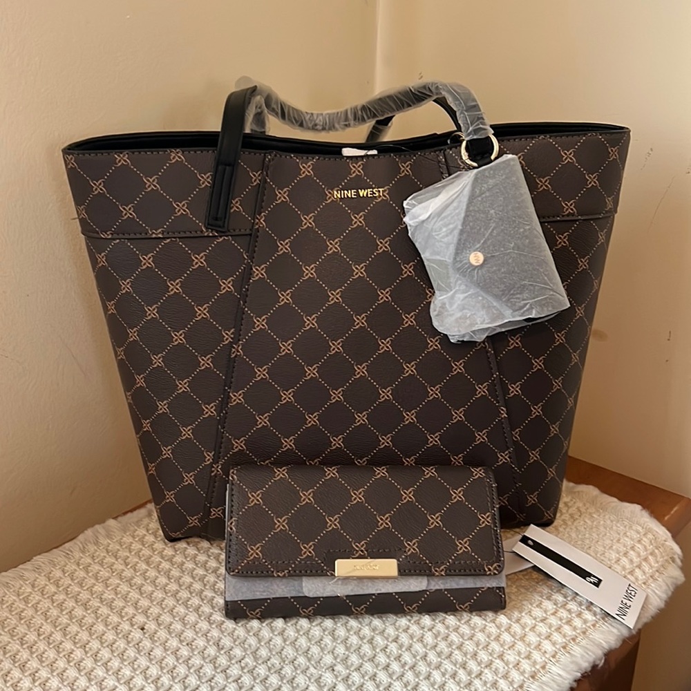 New Large brown Nine West purse & wallet